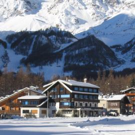 Hotel Nuovo Pecetto, hotel Macugnagában