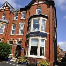 Howarth House, hotelli kohteessa Lytham St Annes
