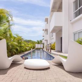 Bright & Airy new Condo, 5 min walk to Jaco Beach!