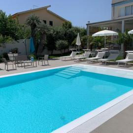 Villa Eraclea, hotel San Leonéban
