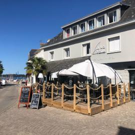Hôtel Restaurant La Voile - Le Dock'er: Locmariaquer şehrinde bir otel