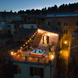 Agri Apartment La Terrazza La Ripadoro, hotell i Chianni