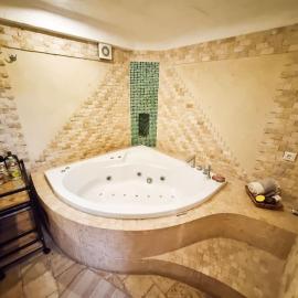 Delux Private Jacuzzi and Sauna Inside the Flat