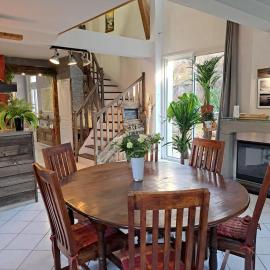 GÎTE REDROOSTER HOME - 160m2, 4 ch, 2 sdb, fibre, parking, sauna, bain à remous, hotel di Theys