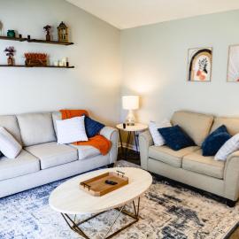 Urban Cottage: Homey & Convenient, Hotel in Huntington