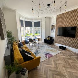 No 3 ,luxury 2 bed 1st floor apartment with free parking,Lytham St Annes, hotel in Saint Annes on the Sea