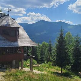 Велика Дзен Хата, hotel in Dzembronya