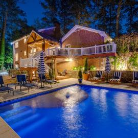 Luxury Retreat in Smyrna: Pool, Pickleball & More!, hotel in Mableton