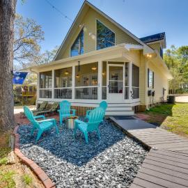 Lake Hartwell Vacation Rental w/ Boat Dock & Slip!, hotel sa Fair Play