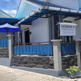 JASMINE 8 Family HomeStay, hotel in Sumberrejo