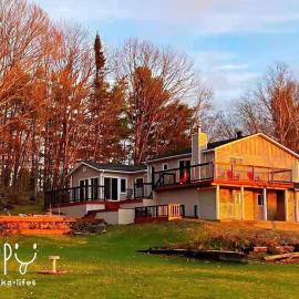 Private entire house Muskoka lake with 2 acre & outdoor games – hotel w mieście Bracebridge