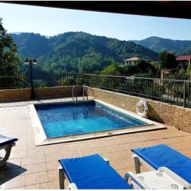 The Love Holiday House, hotel v destinaci Tris Elies