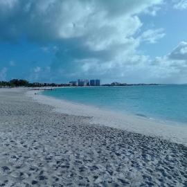 Private Guest House 2 bedrooms & 2 baths near Grace Bay Beach & Long Bay Beach., hotel in Providenciales