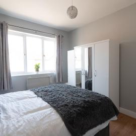 Elmcroft Apartment - 10 Mins Walk to Woking Town Centre, hotel in Woking