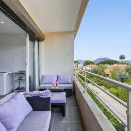 3 Rooms with Sea View Terraces in Peace