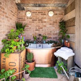 The Walled Garden at Cheshire Boutique Bathhouse, hotel a Nantwich