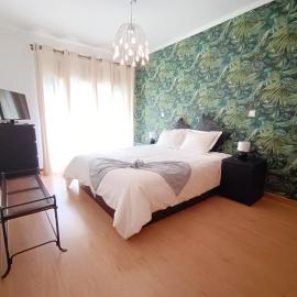 Stylish 1br in Gaia near Porto, sleeps 4