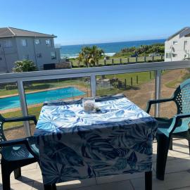 Uvongo Chalet 11، فندق في مارغيت