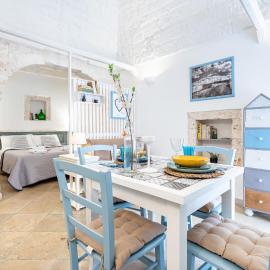 Vico di Ostuni Stone Houses in the Heart of Ostuni by Rentbeat, hotel i Ostuni