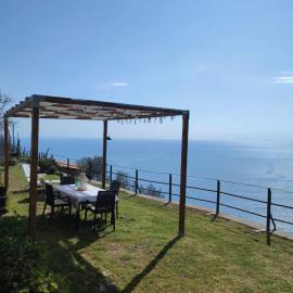 Casa a picco sul mare 5 terre、カンピーリアのホテル