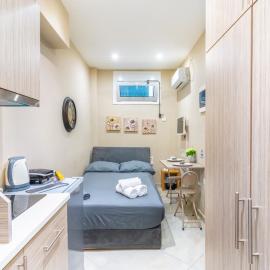 AIOLOS LUXURY alimos market apartment 2 near the beach, hotel in Athens