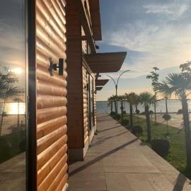 Kingfish restaurant & boutique hotel, hotel in Patog