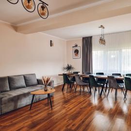 Private Chalet, hotel a Moieciu de Jos