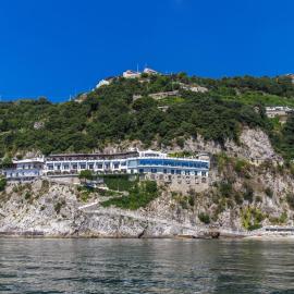 Hotel Cetus, hotel u gradu Četara