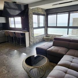 מבנים בים 75 Suites at sea