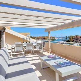 YOLO Spaces - Sotogrande Sea View Penthouse, hotel in San Roque