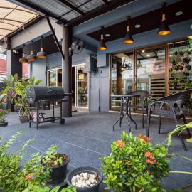 Black Pantera Hostel, hotel u gradu Patong Beach