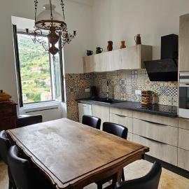 Bel & ancien appartement T3 rénové dans Sartène