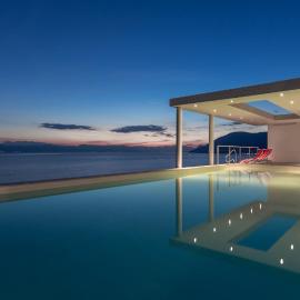 Super Luxurious Villa - 600m² - Up to 22 people, hotel in Edipsos
