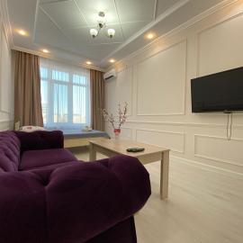 Однокомнатные комфортабельные апартаменты в ЖК Заман, hotel in Atyrau