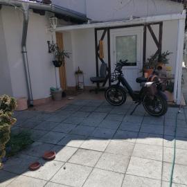Kleines Haus im Oderbruch, hotelli kohteessa Neutrebbin