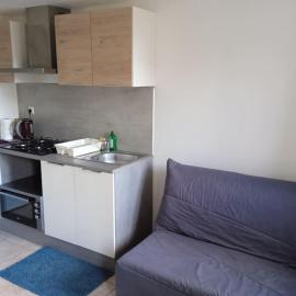 Petit logement avec entrée indépendante, Hotel in Vellefrie