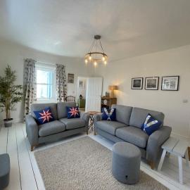 Top Deck - Fresh, stylish seaside apartment, Hotel in Ventnor