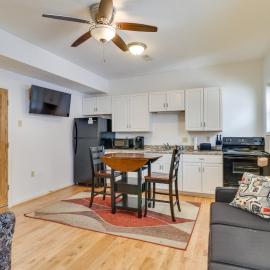 Downtown Marlinton Vacation Rental Apartment!, hotel en Marlinton