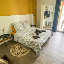 Joli Appartement 27m2 Terre d'Ocre en village vacances en Camargue, ξενοδοχείο στην Αρλ