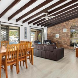 Pet Friendly / Stroll to the Beach