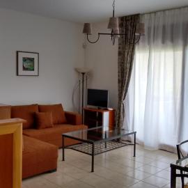 Tholos Bay Suites, hotel u gradu Kavoúsion