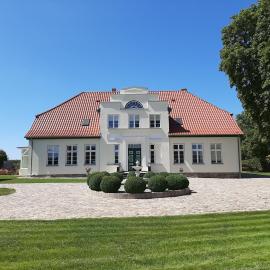 Gutshaus Neu Farpen, hotel in Neuburg