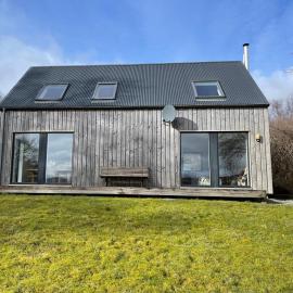 Skeabost Wood Cottage, hotel in Skeabost