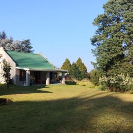 Wild Hare Cottages, hotel a Lions River