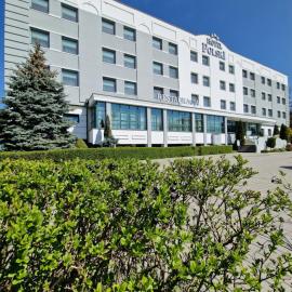 Hotel Polski، فندق في مييلتس