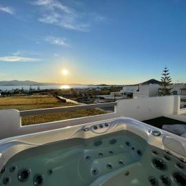 The Nine Graces - Beach Apartment Clea, hot tub and sea views