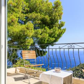 Sea View Apartment with Private Secure Parking 1