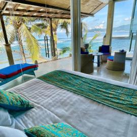 Ocean Suite By A&J - Exceptional Beachfront Apartment - Candidasa, hotel in Candidasa