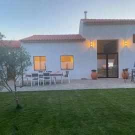Casa do Carvalhal - Quinta do Soldado, מלון בAlquerubim