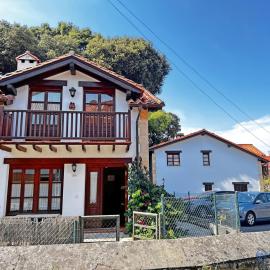 Viesnīca Las Encinas adosado en Pechon pilsētā Pečona